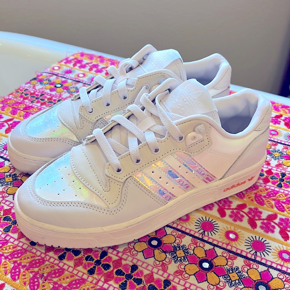 EUC adidas women’s Sneakers transparent 3 stripes 90’s skater rave hip-hop